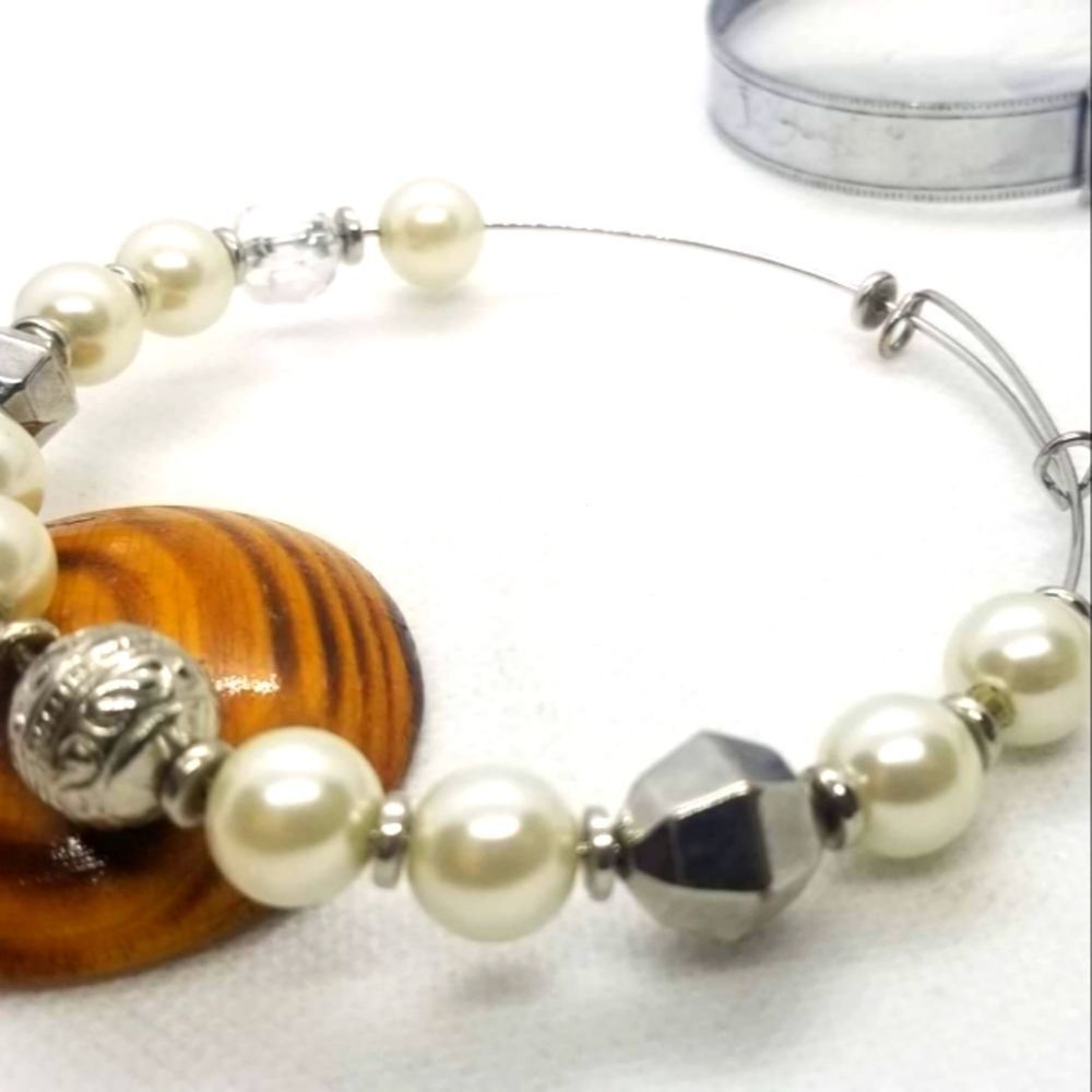 Victorian pearl bracelet‎